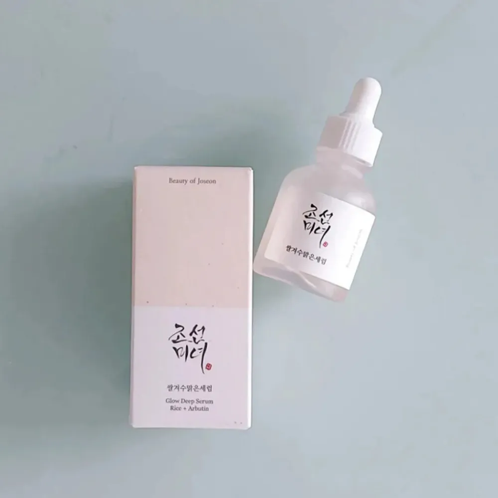 Glow Deep Serum Rice + Arbutin ragyogást adó szérum a bőrtónus egységesítésére 30 ml