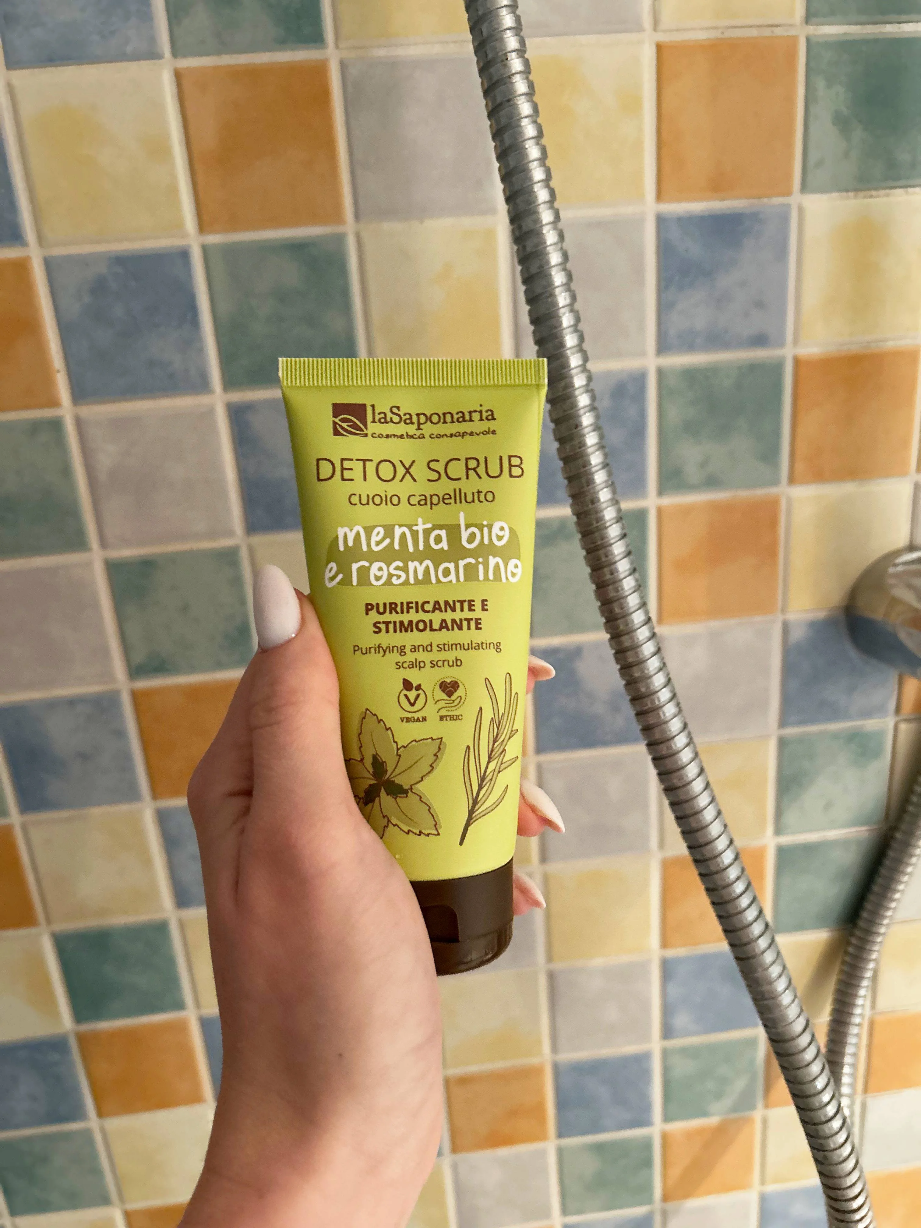 laSaponaria Méregtelenítő fejbőrradír mentával és rozmaringgal (100 ml)