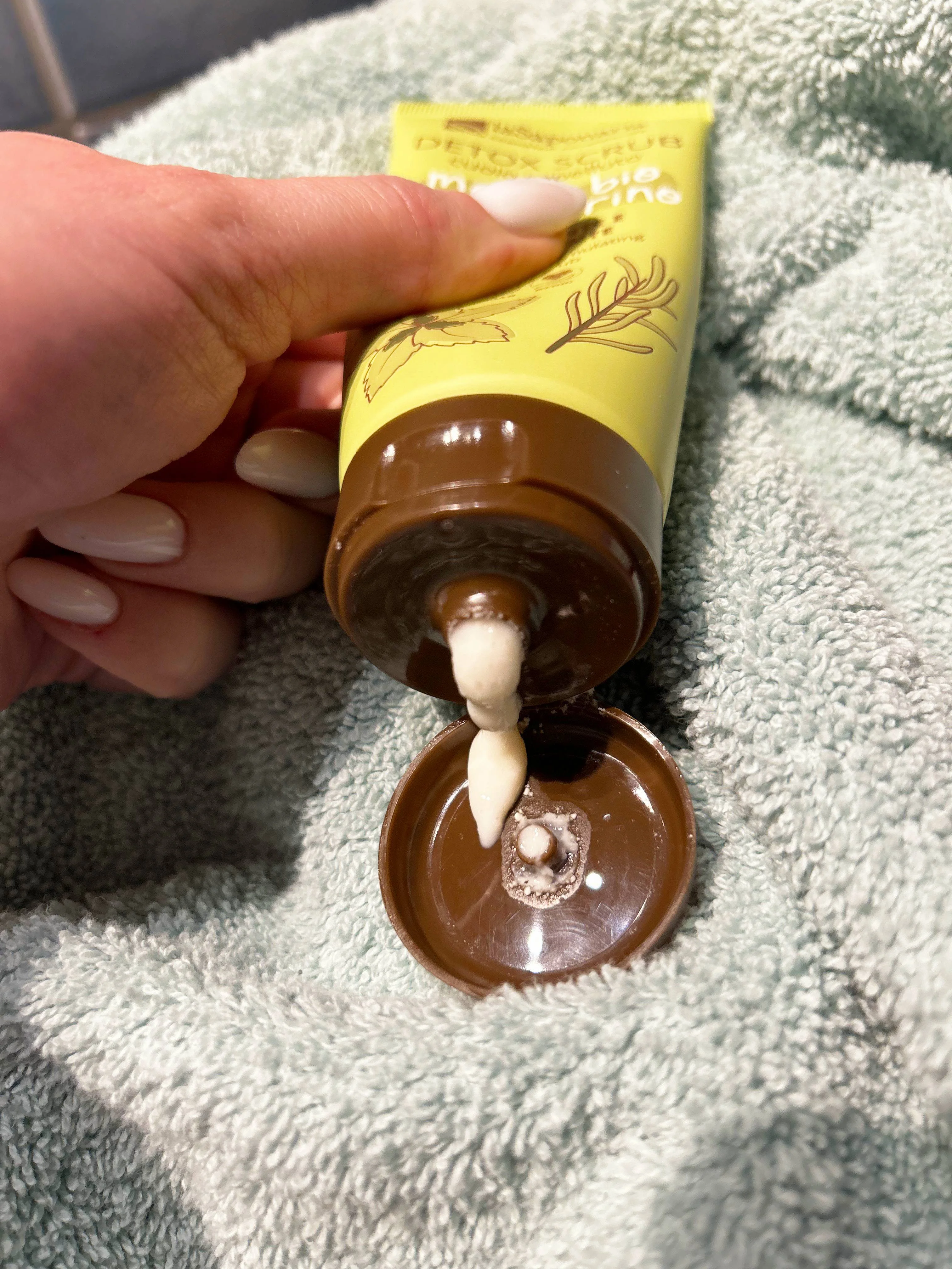laSaponaria Méregtelenítő fejbőrradír mentával és rozmaringgal (100 ml)