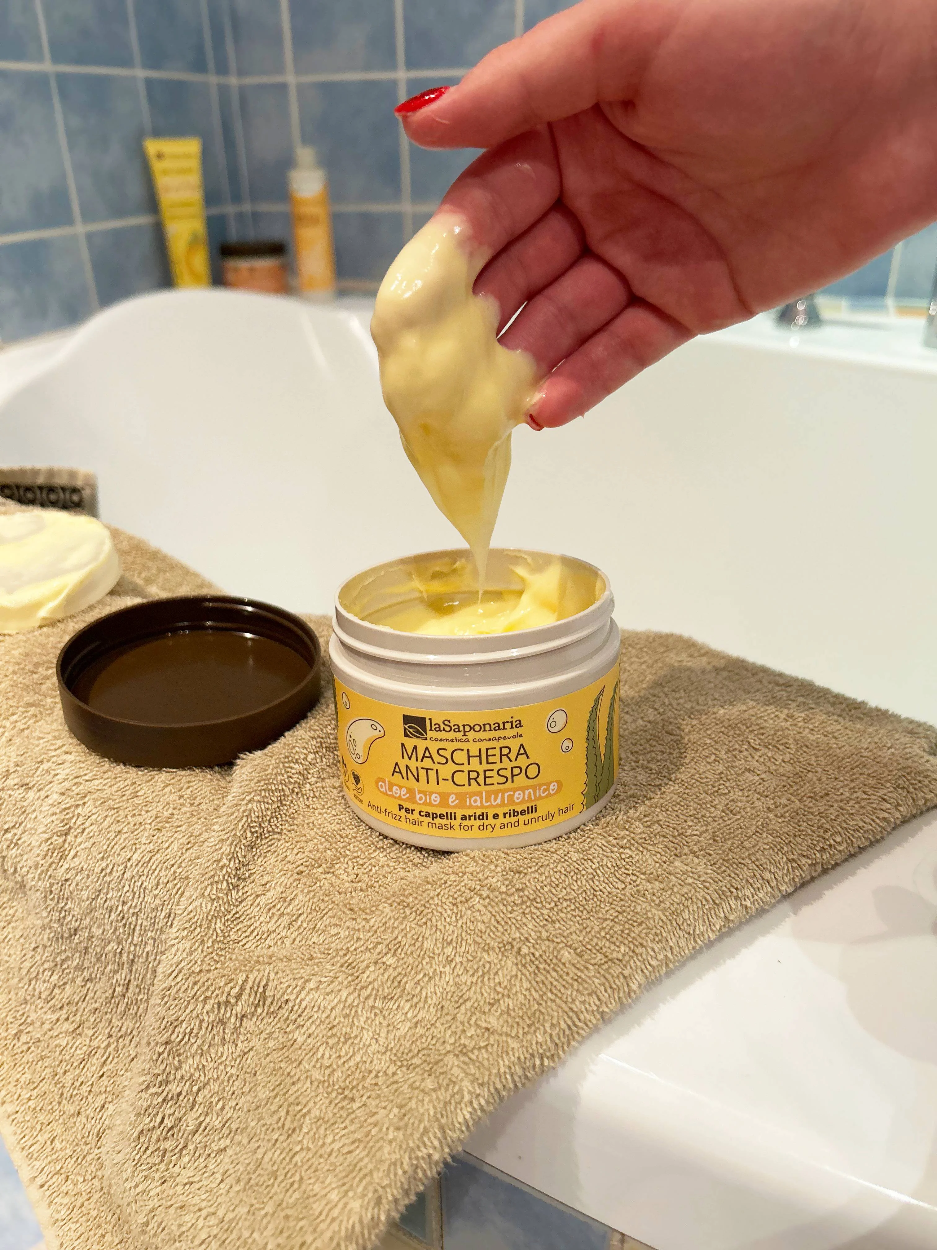 laSaponaria Hajmaszk szöszösödés ellen aloe verával és hialuronsavval (200 ml) - segítség a kiszáradt hajkoronának