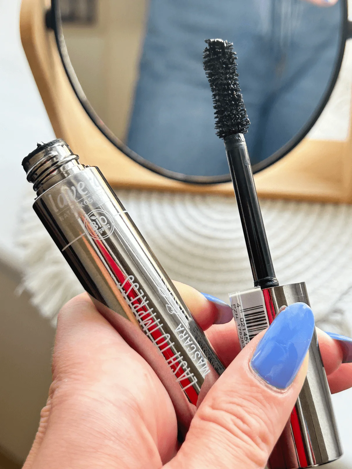 Lavera Lash to Impress szempillaspirál (13 ml) - fekete - volumen és ápolás elkenődés nélkül