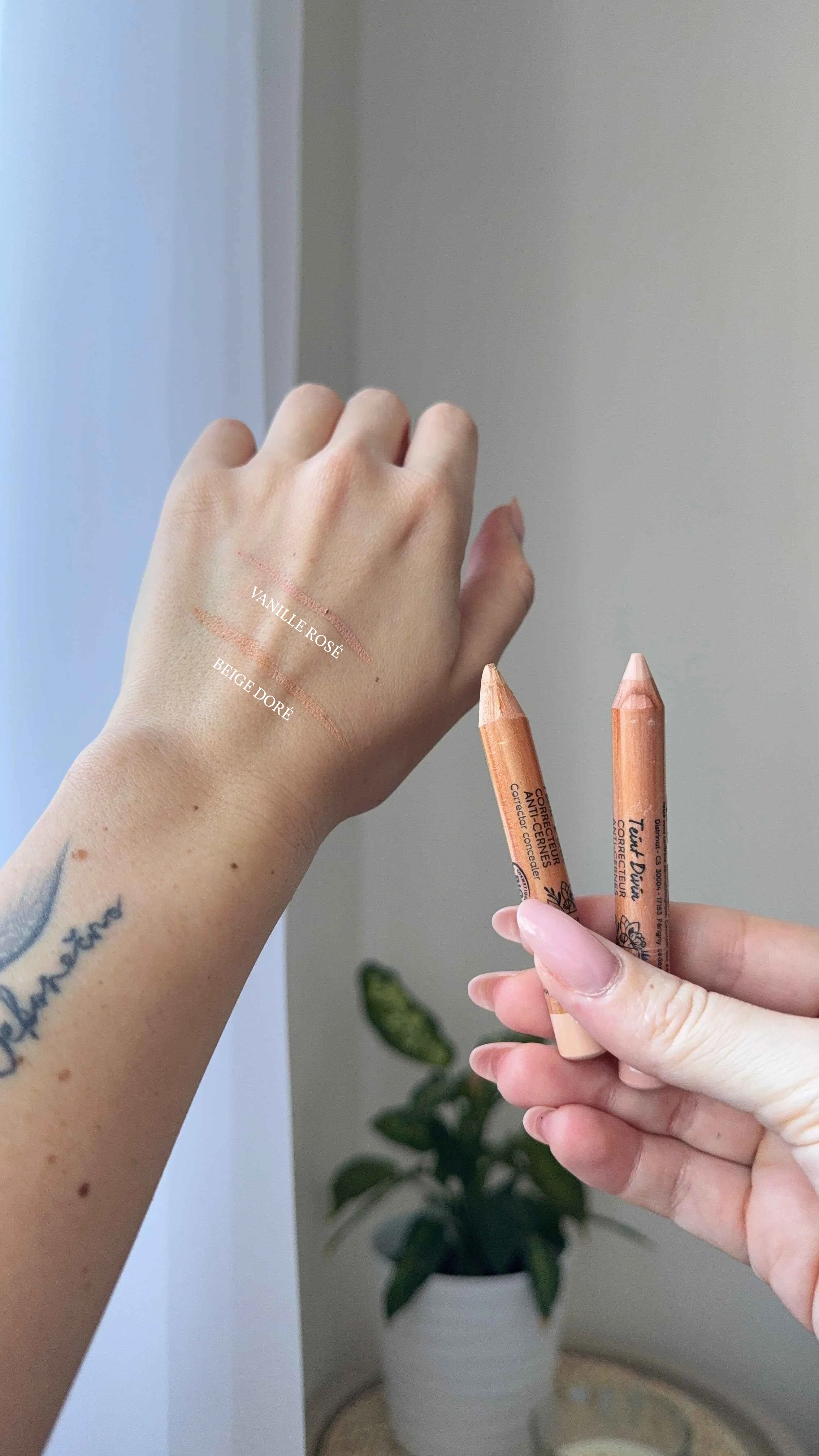 SO’BiO étic BIO korrektor (4 g) 25 BEIGE DORÉ — aranybézs - elfedi a bőrhibákat