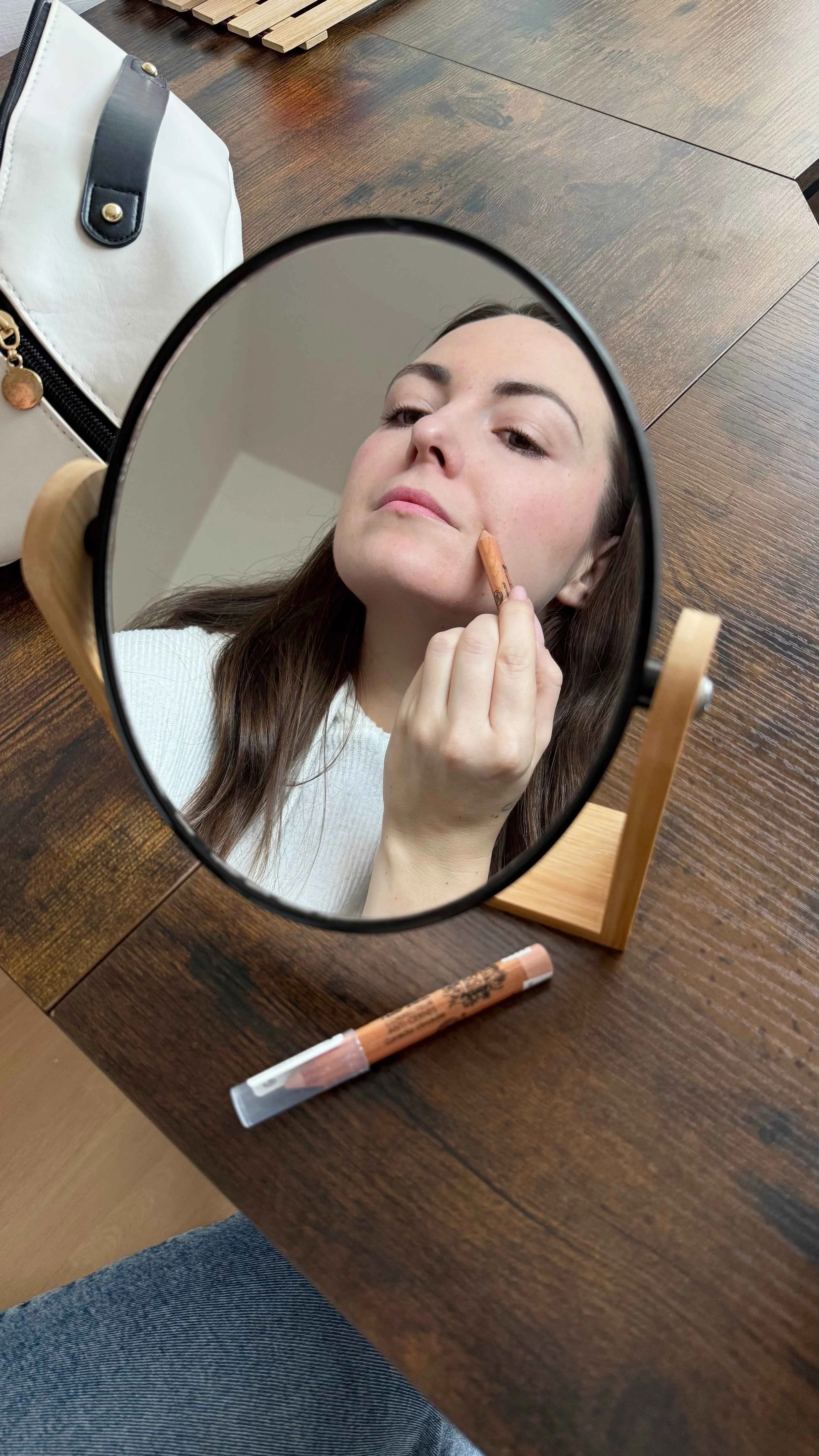SO’BiO étic BIO korrektor (4 g) 25 BEIGE DORÉ — aranybézs - elfedi a bőrhibákat