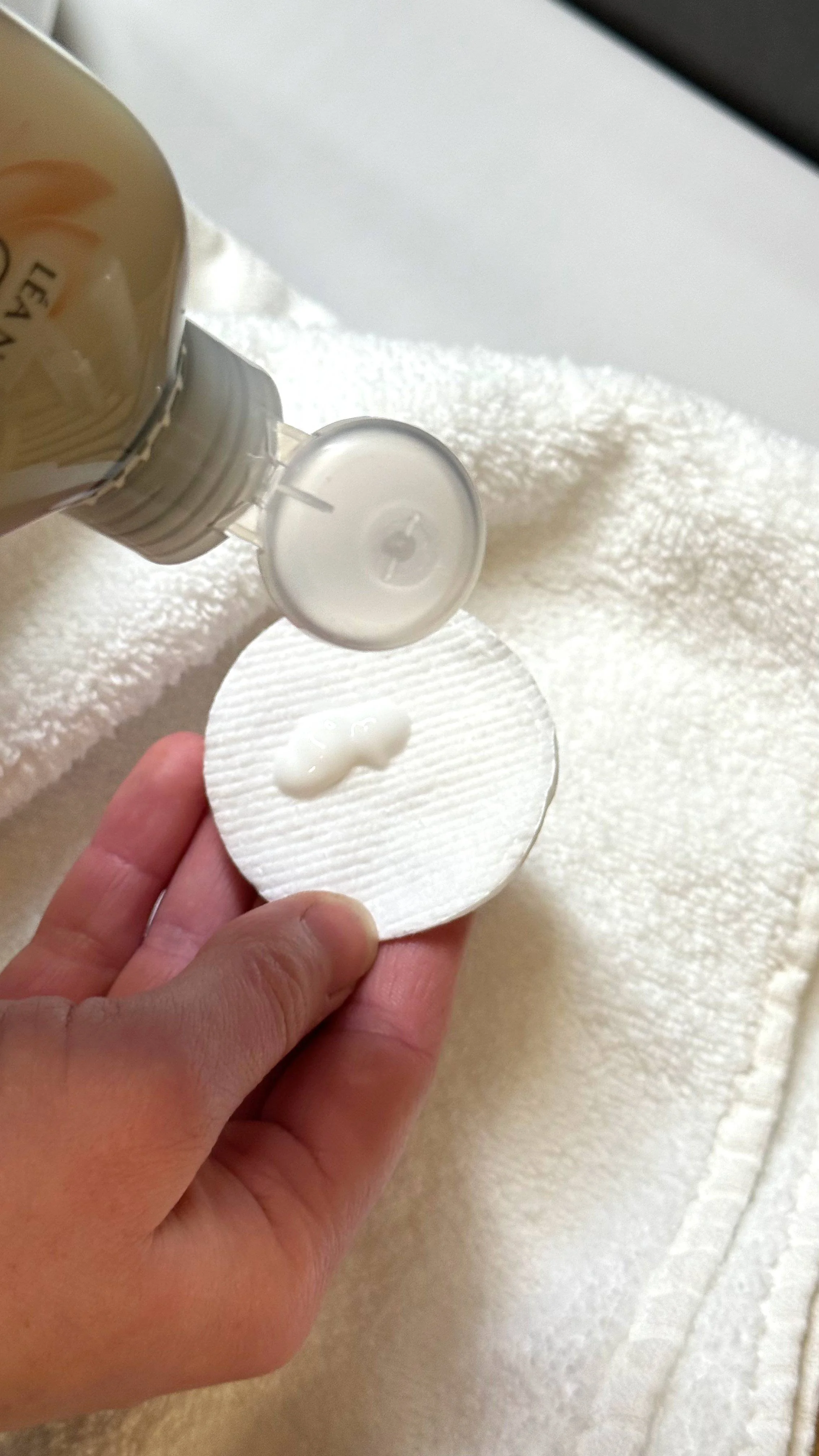 SO’BiO étic BIO sminklemosó tej szamártejjel (200 ml) – gyengéden eltávolítja a sminket és a szennyeződéseket