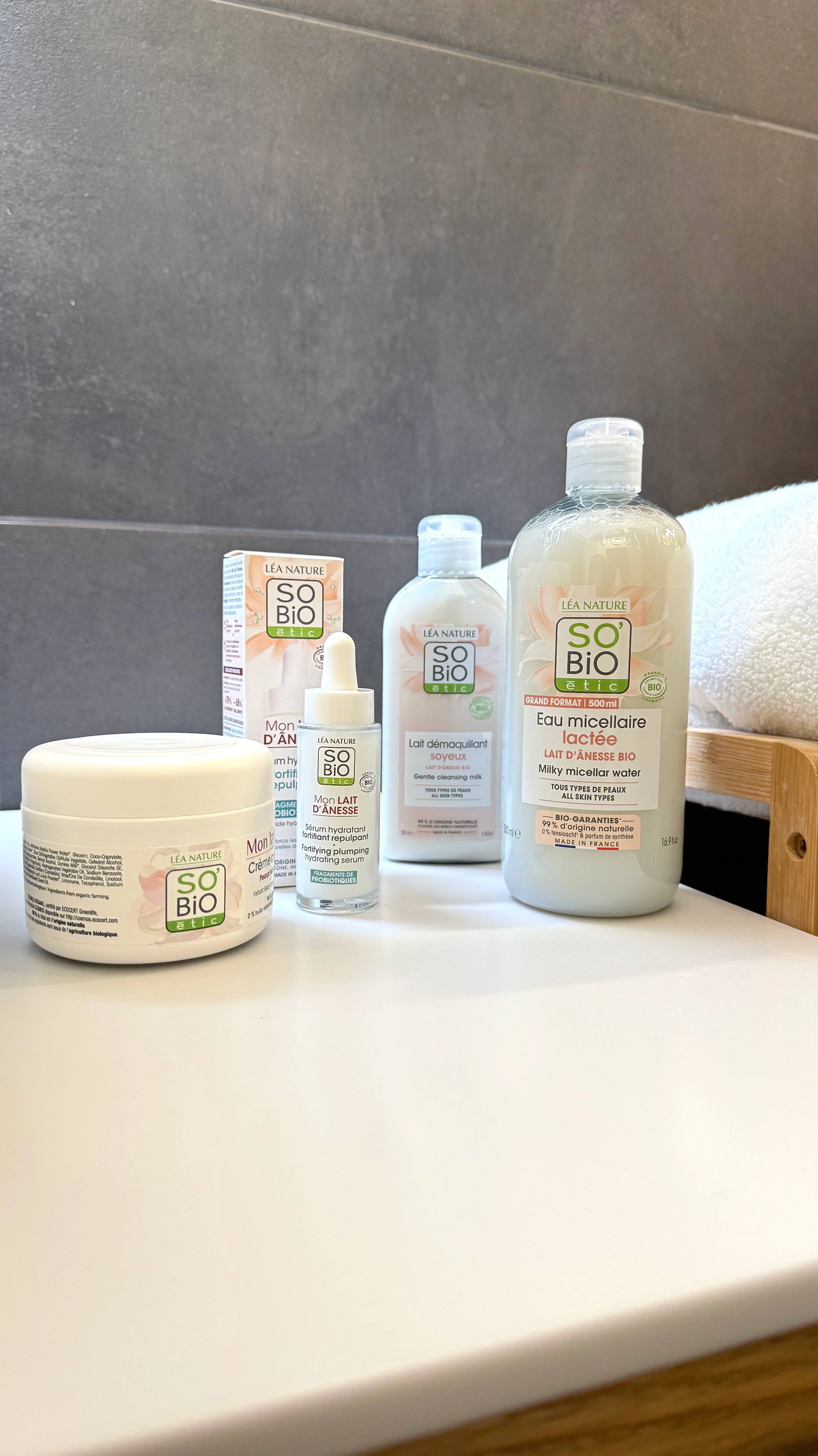 SO’BiO étic BIO sminklemosó tej szamártejjel (200 ml) – gyengéden eltávolítja a sminket és a szennyeződéseket