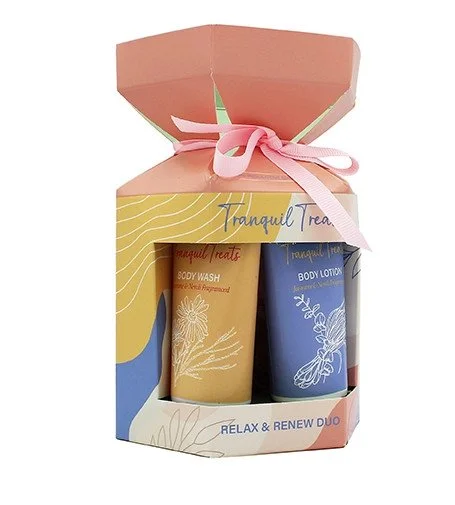 Tranquil Treats ajándékszett tusfürdő + testápoló 50 ml + fürdőszivacs