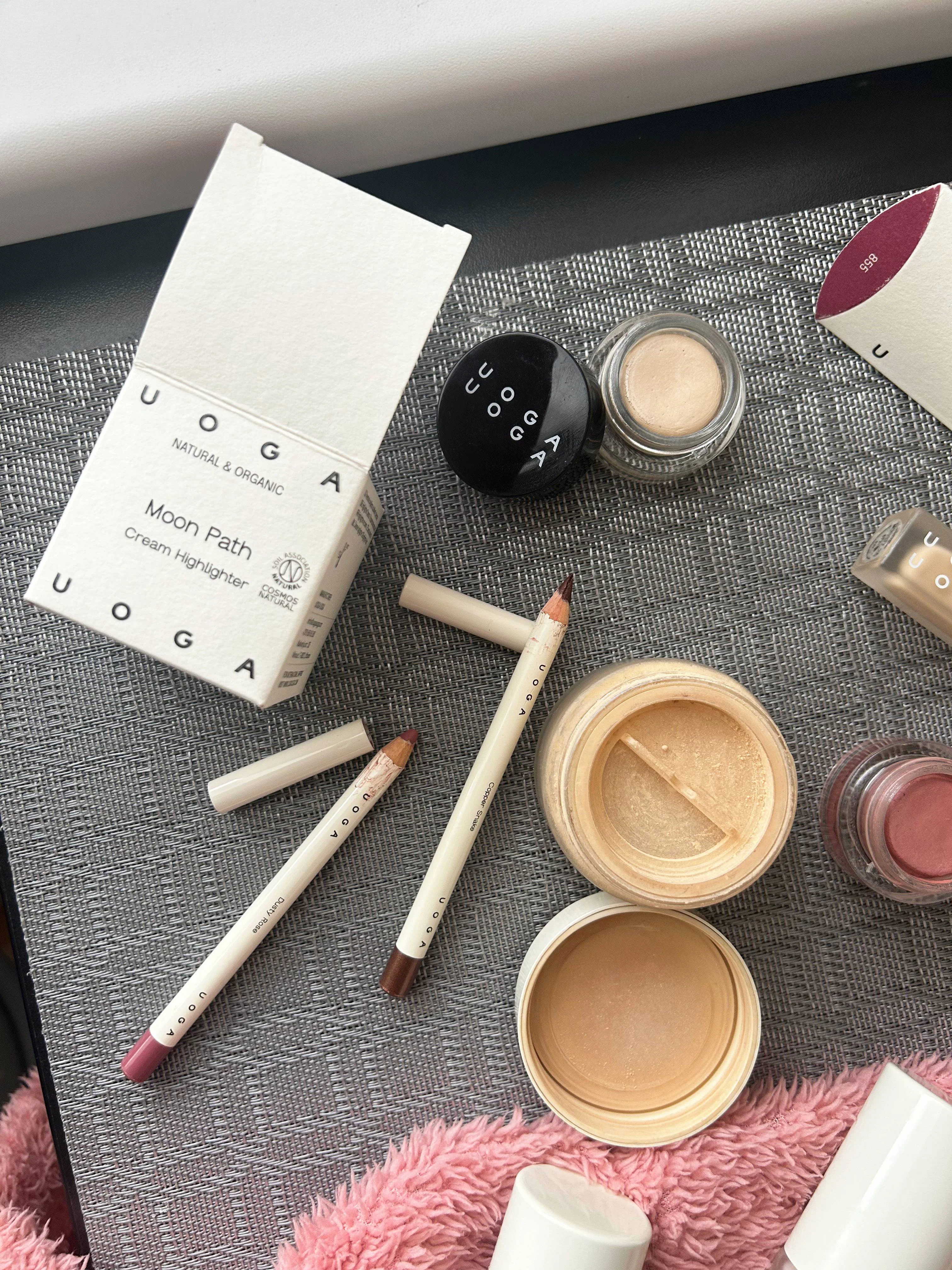 Uoga Uoga Krémes szemöldökpomádé (2,5 ml) 792 Forest Path - Dark Brown - 3 árnyalat az optikailag sűrűbb szemöldökért