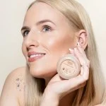 Uoga Uoga Ásványi púderalapozó borostyánnal (10 g) 634 Linden Honey - könnyű, természetes, SPF 15