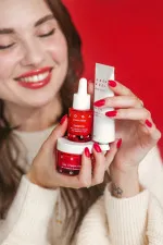 Uoga Uoga Regeneráló kondicionáló spray vörösáfonyával és bio fehérjével (100 ml) - a könnyű kifésülésért és fényes hajért