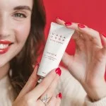 Uoga Uoga Regeneráló arcradír vörösáfonyával (40 ml) - simább és ragyogóbb bőrért