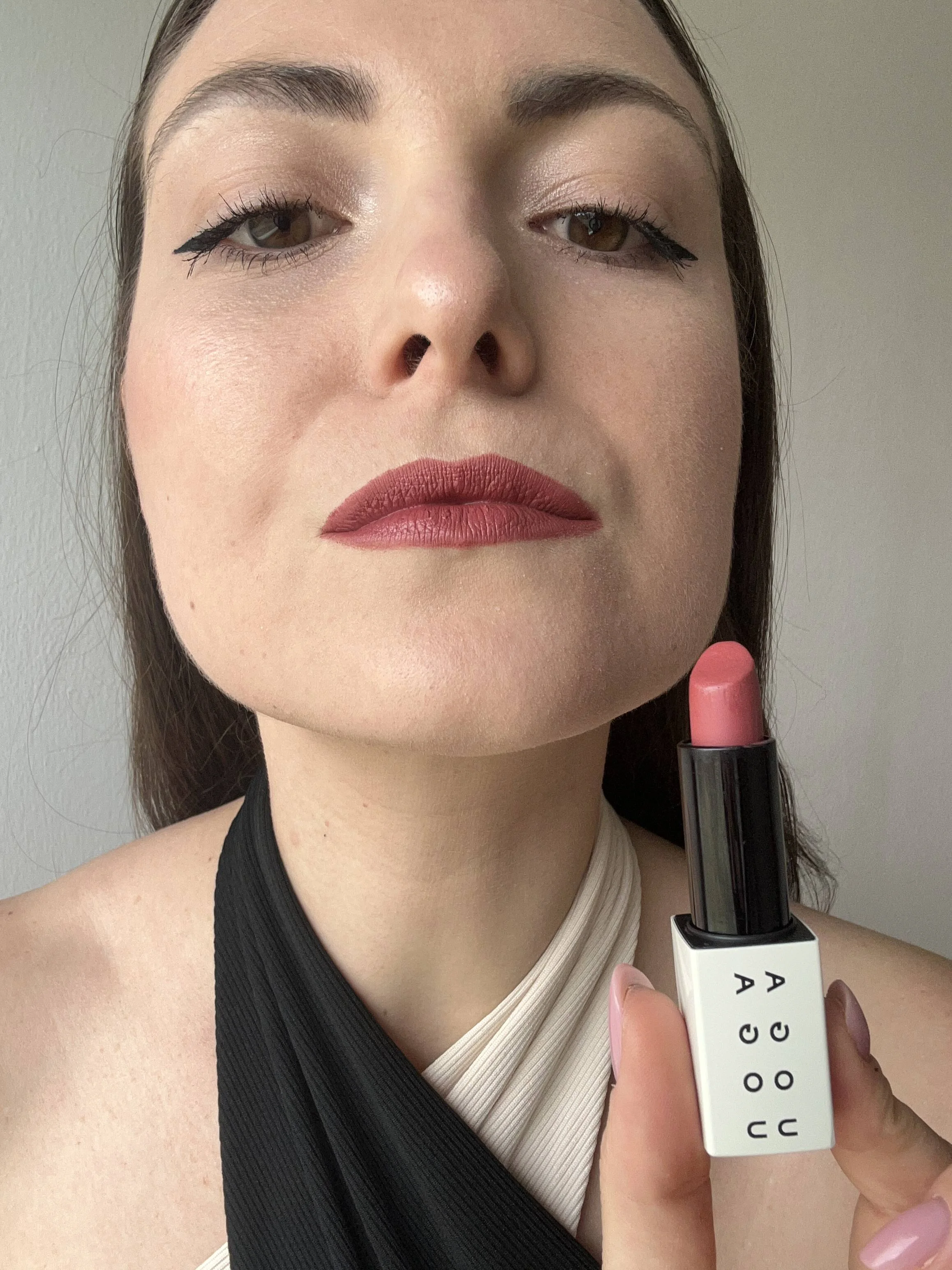 Uoga Uoga Tápláló ajakrúzs (4 g) 614 Candyberry - 6 ásványi alapú árnyalatban