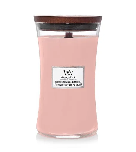 Pressed Blooms & Patchouli vonná svíčka s dřevěným knotem pro muže 609,5 g