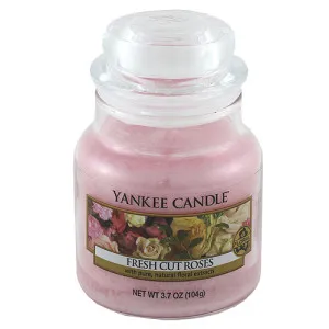 Yankee Candle Fresh Cut Roses illatgyertya nőknek