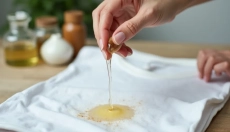 Hogyan lehet hatékonyan megszabadulni a fűfoltoktól és megvédeni ruháit