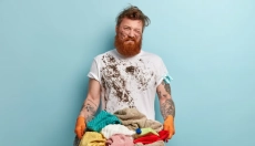 Hogyan távolítsuk el a zsíros foltokat a ruházatról