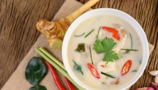 Tom Kha Gai recept, amely felmelegít és elbűvöl az ízével